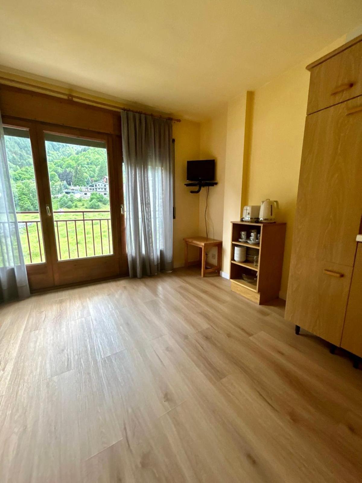Apartamentos Turisticos Poblado Arinsal Exterior foto